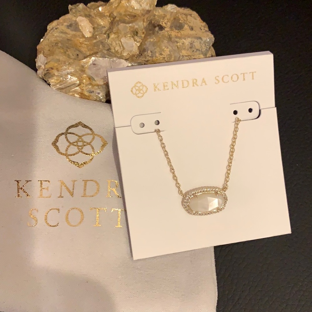 Kendra Scott Elisa necklace in mother of pearl